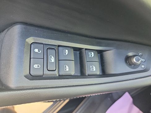 Used 2023 Jeep Grand Cherokee Limited RWD image 16