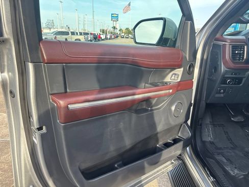 Used 2024 Ford Expedition Limited RWD image 16