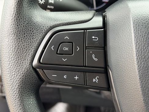 Used 2025 Toyota Sienna LE FWD image 24