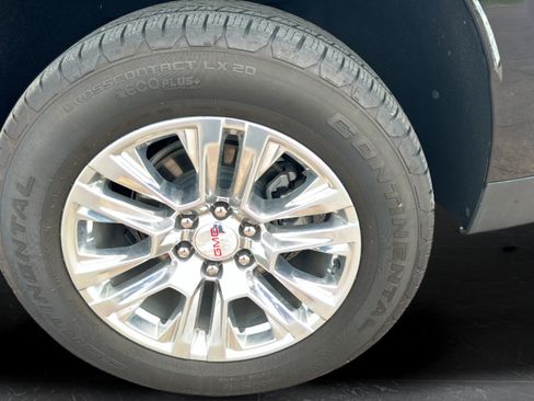Used 2025 GMC Yukon XL Denali AWD/4WD image 27