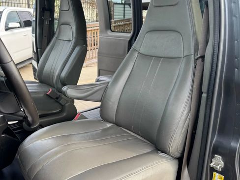 Used 2017 Chevrolet Express 3500 LS image 23