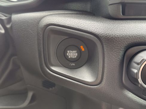 Used 2024 Jeep Wrangler Sport AWD/4WD image 28