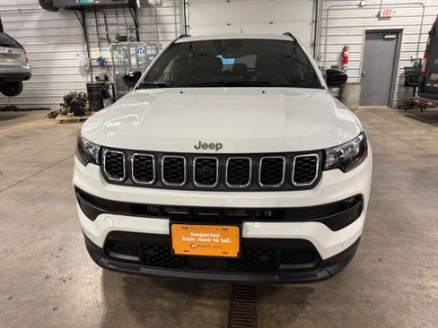 Used 2024 Jeep Compass Latitude image 44