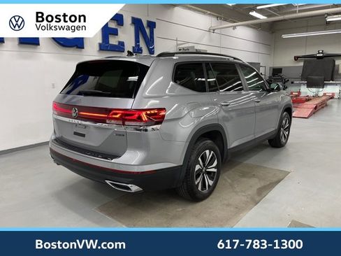 Used 2025 Volkswagen Atlas SE image 4