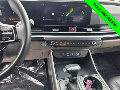 Used 2025 Kia Carnival image 21