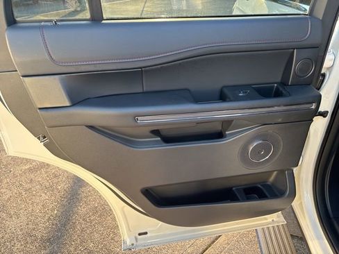 Used 2024 Ford Expedition Limited image 27