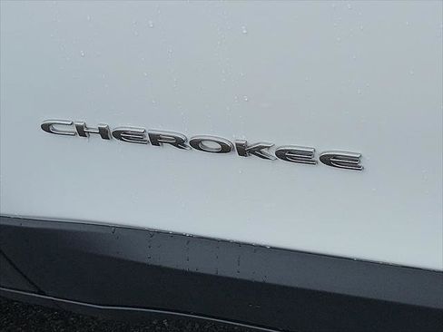 Used 2020 Jeep Cherokee Limited image 30