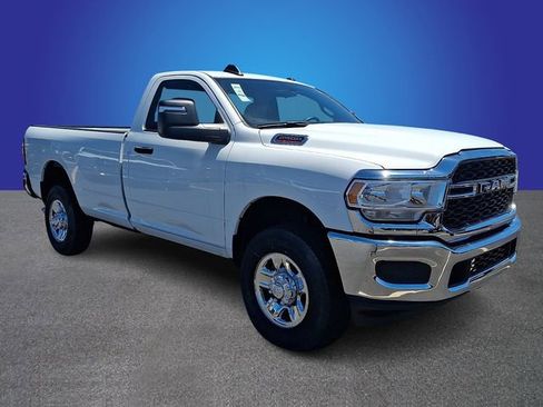Used 2024 RAM 2500 Tradesman w/ Chrome Appearance Group AWD/4WD image 3