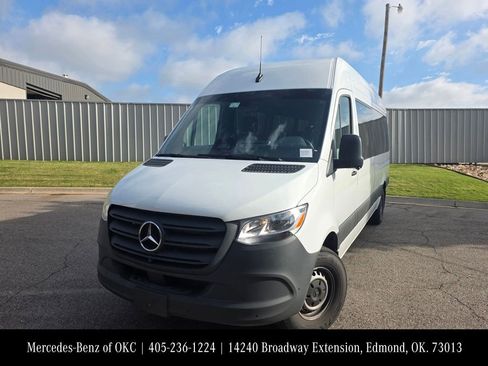 Used 2025 Mercedes-Benz Sprinter 2500 image 1