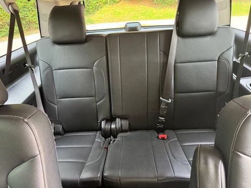 Used 2020 GMC Yukon XL SLT w/ Open Road Package AWD/4WD image 24