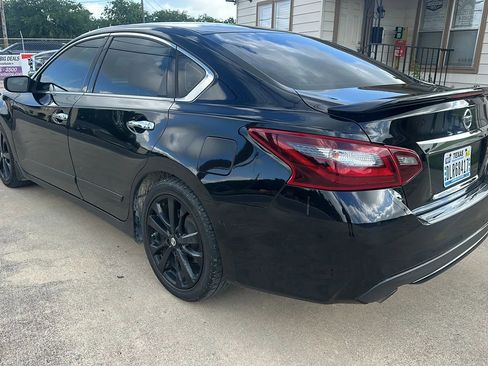 Used 2017 Nissan Altima 2.5 SR w/ Midnight Edition Package FWD image 3