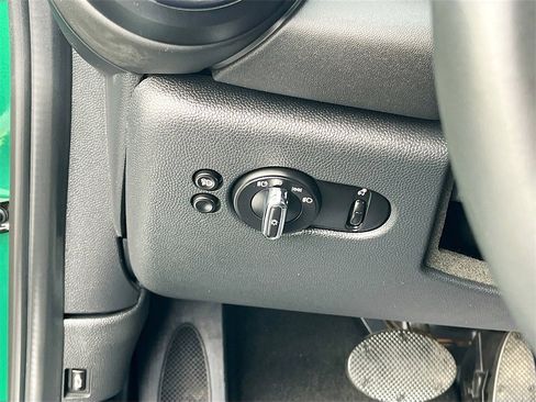 Used 2023 MINI Cooper 2-Door Hardtop image 10