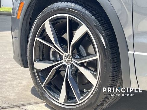 Used 2024 Volkswagen Tiguan SEL R-Line w/ MDO Package, Two-Row AWD/4WD image 7