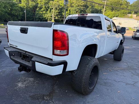 Used 2011 GMC Sierra 2500 Denali w/ Suspension Package, Off-Road AWD/4WD image 60