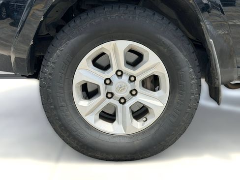 Used 2014 Toyota 4Runner SR5 AWD/4WD image 12