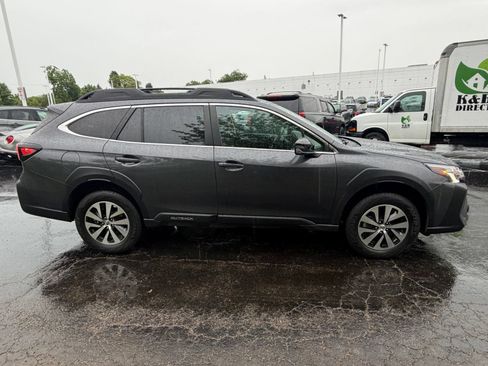 Used 2024 Subaru Outback Premium AWD/4WD image 5
