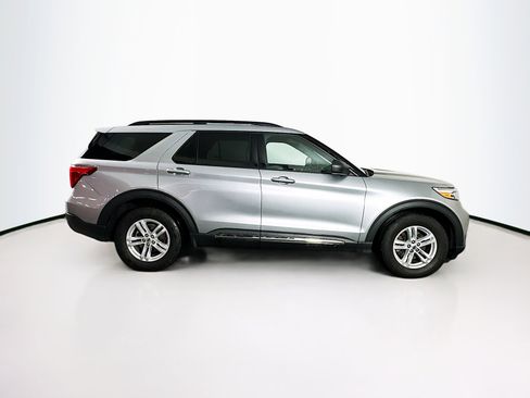 Used 2024 Ford Explorer XLT w/ Equipment Group 202A image 10