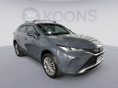 Used 2024 Toyota Venza XLE image 10