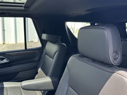 Used 2021 Chevrolet Tahoe High Country w/ Premium Package 2 AWD/4WD image 32