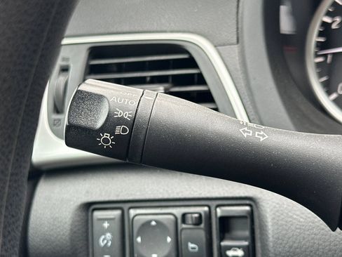Used 2018 Nissan Sentra S image 29