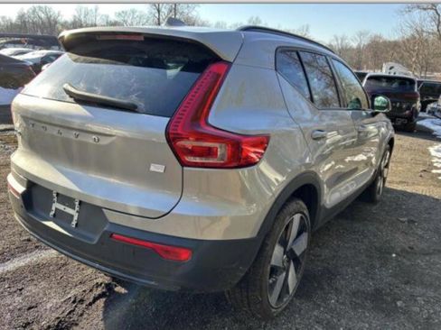Used 2023 Volvo XC40 Recharge Ultimate image 17