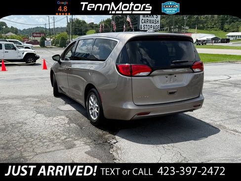 Used 2017 Chrysler Pacifica Touring FWD image 7
