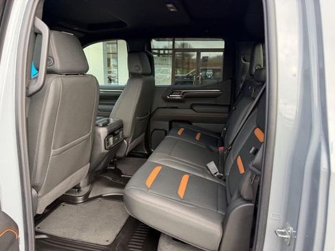 Used 2024 GMC Sierra 1500 AT4 w/ AT4 Preferred Package image 9