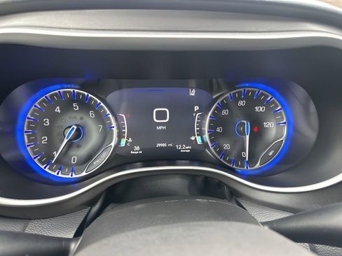 Used 2024 Chrysler Pacifica Touring-L image 25