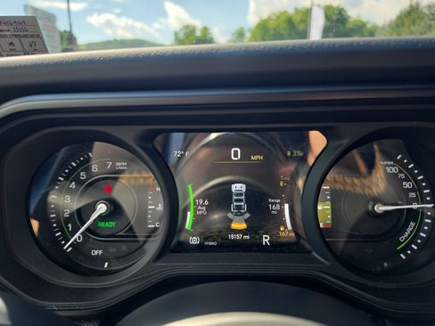 Used 2024 Jeep Wrangler Unlimited Sahara w/ Safety Group AWD/4WD image 34