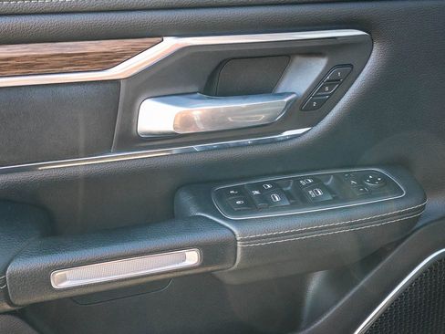 Used 2019 RAM 1500 Laramie image 32