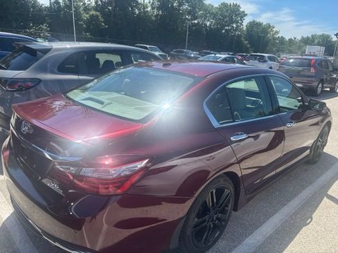Used 2017 Honda Accord Touring image 4