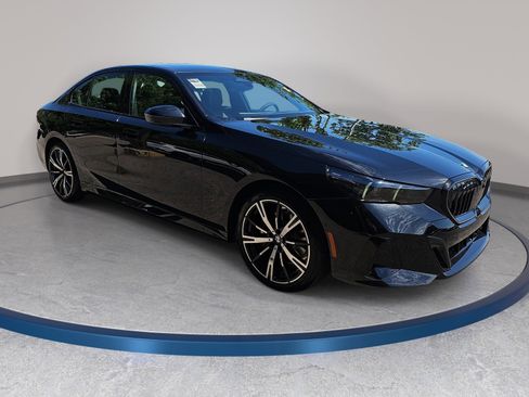 New 2026 BMW 530i w/ M Sport Package RWD image 3