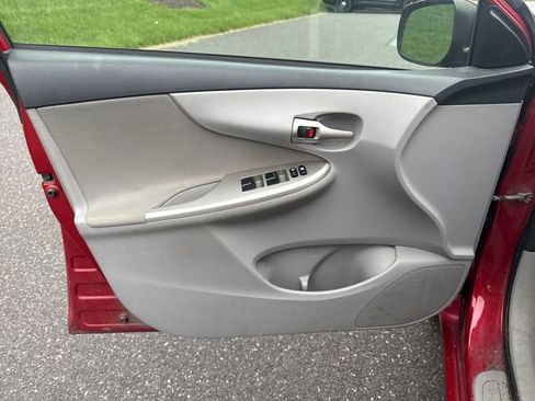 Used 2011 Toyota Corolla LE FWD image 22