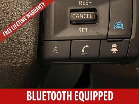 Used 2025 Nissan Rogue SV AWD/4WD image 12