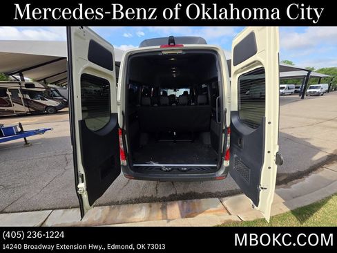 Used 2025 Mercedes-Benz Sprinter 2500 image 5