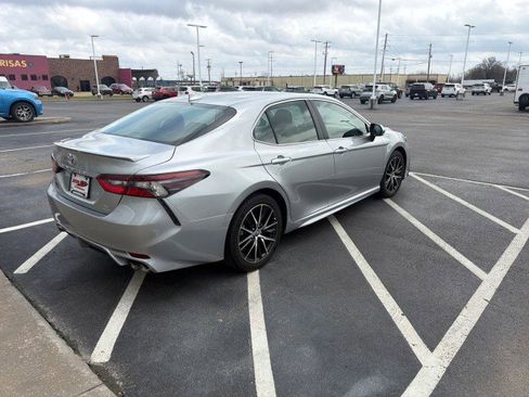 Used 2024 Toyota Camry SE w/ Cold Weather Package image 5