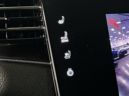 Used 2023 Jeep Wagoneer L Series III w/ Preferred Equipment Group image 21