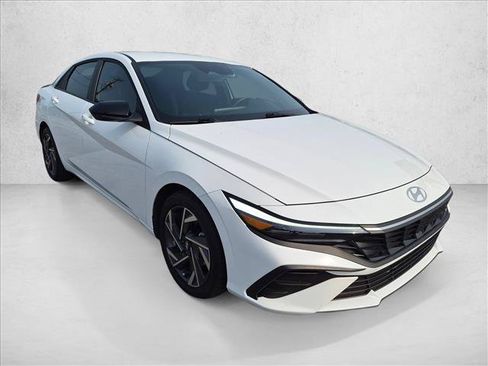 Certified 2025 Hyundai Elantra Sport FWD image 3