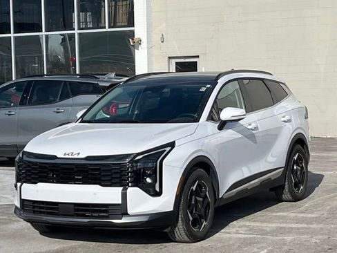 Certified 2026 Kia Sportage EX w/ EX Panorama Roof Package image 5