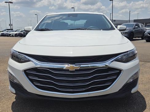 Used 2024 Chevrolet Malibu LT FWD image 2