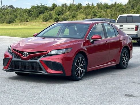 Used 2021 Toyota Camry SE w/ Convenience Package FWD image 3