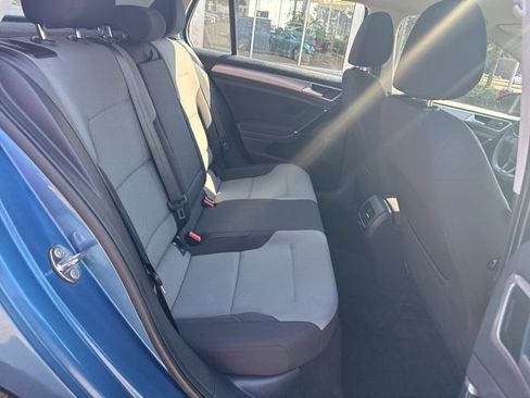 Used 2016 Volkswagen e-Golf SE w/ DC Fast Charging Package image 18