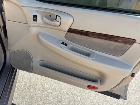 Used 2003 Chevrolet Impala LS w/ Mirror Group FWD image 19