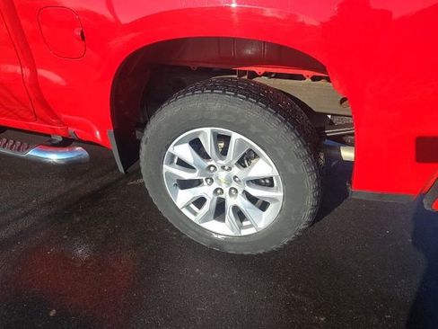 Used 2020 Chevrolet Silverado 1500 Custom w/ Custom Value Package image 12