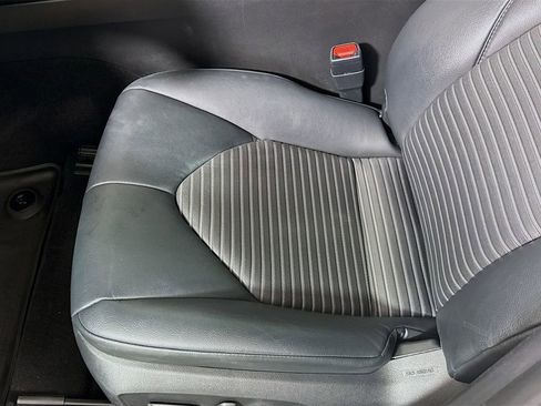 Certified 2019 Toyota Camry SE image 19