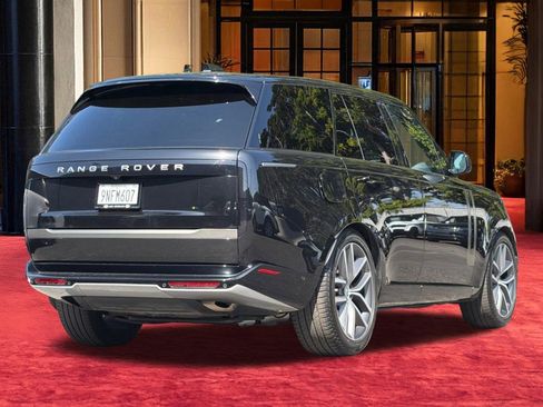 Used 2024 Land Rover Range Rover SE AWD/4WD image 9