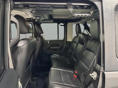 Used 2018 Jeep Wrangler Unlimited Sahara image 8