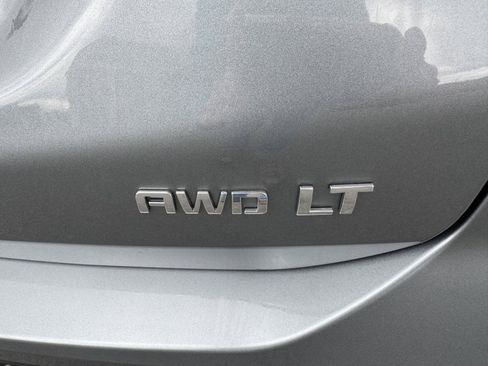 Used 2023 Chevrolet Equinox LT AWD/4WD image 32