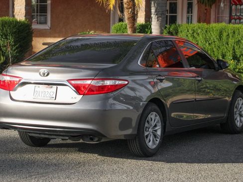 Used 2017 Toyota Camry LE image 9