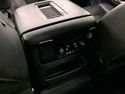 Used 2016 Chevrolet Suburban LT image 35